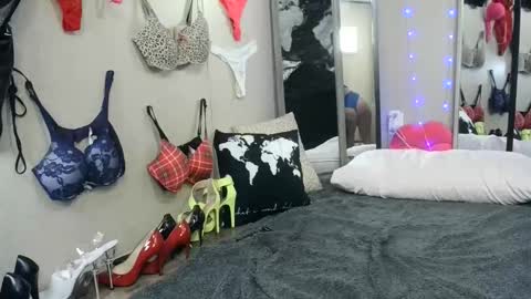 Monica online show from 06/08/26, 09:15