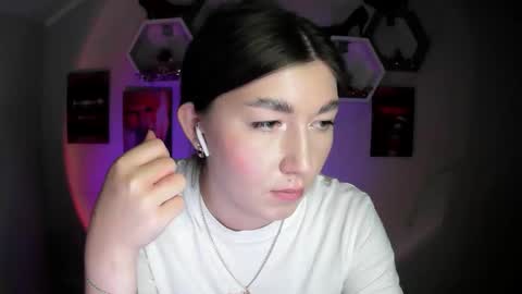 Snapshot of monica_sweets chatting on 09/19/25, 01:45 sweet girl and shine body online show from 09/19/25, 01:45