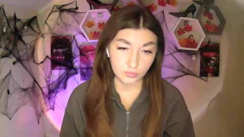 Snapshot of monica_sweets chatting on 10/06/25, 09:07 sweet girl and shine body online show from 10/06/25, 09:07