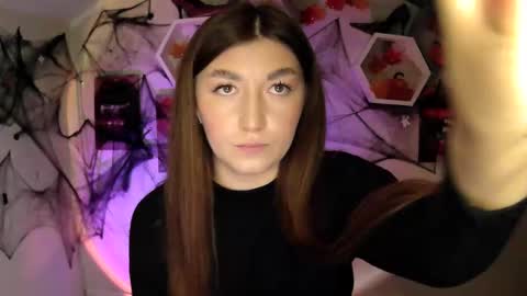 Snapshot of monica_sweets chatting on 10/07/25, 11:40 sweet girl and shine body online show from 10/07/25, 11:40