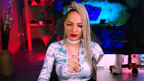 Monika online show from 02/05/25, 11:34