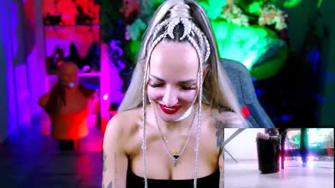 Monika online show from 11/01/25, 12:07