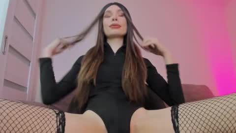 Snapshot of monicastark_ chatting on 12/17/25, 04:24 monicastark_ online show from 12/17/25, 04:24