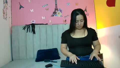 Snapshot of monickhot303av chatting on 03/11/25, 04:54 monickhot303av online show from 03/11/25, 04:54