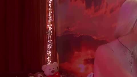 Monika    online show from 12/01/25, 02:16