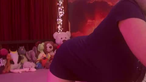 Monika    online show from 12/22/25, 03:03