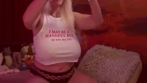 Snapshot of monicutex chatting on 02/01/26, 02:43 Monika online show from 02/01/26, 02:43