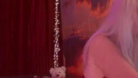 Snapshot of monicutex chatting on 02/16/26, 03:02 Monika online show from 02/16/26, 03:02