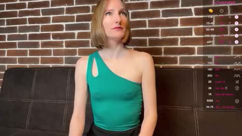 Snapshot of monikabos chatting on 11/13/25, 09:58 MonikaBos online show from 11/13/25, 09:58