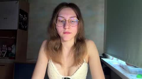 Snapshot of monikakotts chatting on 06/09/26, 04:29 Mia online show from 06/09/26, 04:29