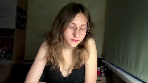 Snapshot of monikakotts chatting on 06/25/26, 05:50 Mia online show from 06/25/26, 05:50