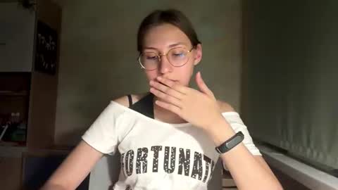 Snapshot of monikakotts chatting on 07/20/26, 08:33 Mia online show from 07/20/26, 08:33