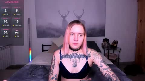 monikalowww online show from 10/22/25, 10:15