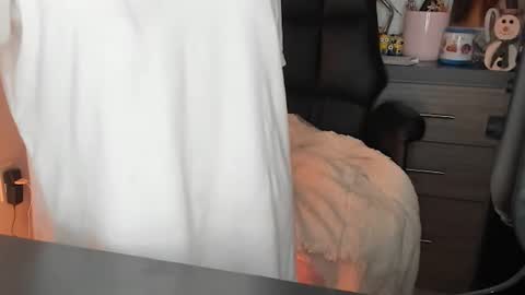 Monilee online show from 10/15/25, 10:04