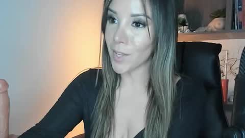 Monilee online show from 10/29/25, 07:32