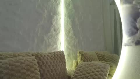 Snapshot of monique_a chatting on 06/12/26, 04:44 Ask me online show from 06/12/26, 04:44