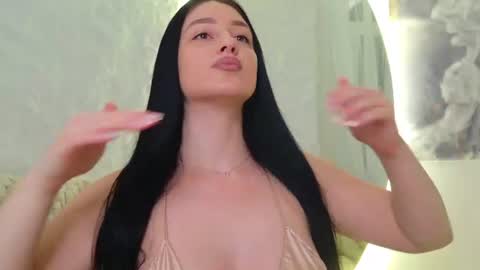 Snapshot of monique_a chatting on 07/29/26, 04:54 Ask me online show from 07/29/26, 04:54