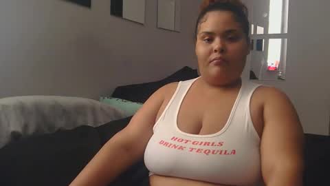 Snapshot of moniqueandpapi chatting on 04/24/26, 06:43 Moniquelalatina online show from 04/24/26, 06:43