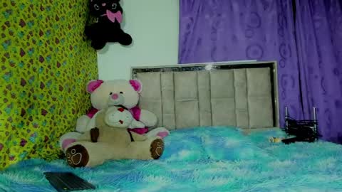 Snapshot of moniquehisk chatting on 04/18/26, 01:59 moniquehisk online show from 04/18/26, 01:59