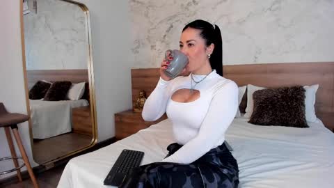 Monique  online show from 02/16/25, 09:05