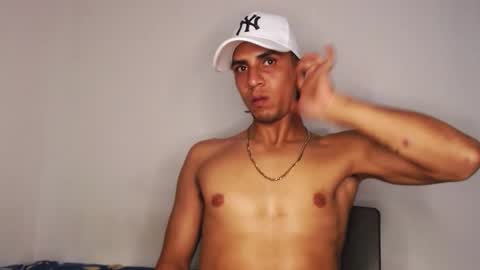 Snapshot of monkey_uchiha77 chatting on 12/20/25, 04:52 simon dice online show from 12/20/25, 04:52