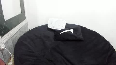 monkeyd_66 online show from 02/04/25, 08:02