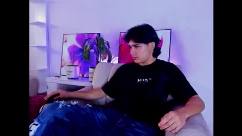 Snapshot of monky_0002 chatting on 03/03/26, 01:06 monky_0002 online show from 03/03/26, 01:06