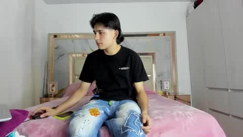 Snapshot of monky_0002 chatting on 03/15/26, 01:33 monky_0002 online show from 03/15/26, 01:33