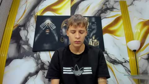 Snapshot of mono_blonde chatting on 06/19/26, 11:47 mono_blonde online show from 06/19/26, 11:47