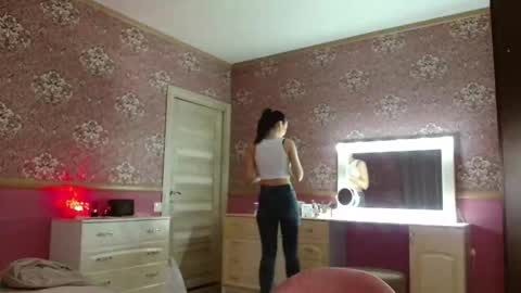 monparis_dream online show from 11/13/25, 12:15