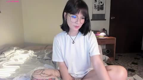 Snapshot of monserrat_gil chatting on 06/09/26, 05:19 Monserrat Gil onlyfans online show from 06/09/26, 05:19