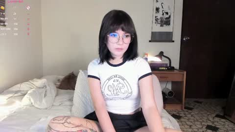 Snapshot of monserrat_gil chatting on 07/13/26, 02:36 Monserrat Gil onlyfans online show from 07/13/26, 02:36