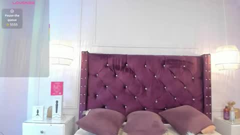 Snapshot of monserrat_girl chatting on 11/27/25, 11:12 online show from 11/27/25, 11:12