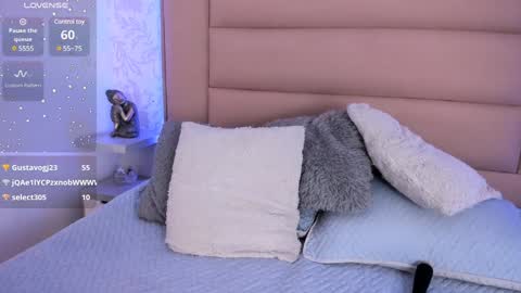 Snapshot of monserrat_towers chatting on 01/21/25, 04:05 Adriana online show from 01/21/25, 04:05