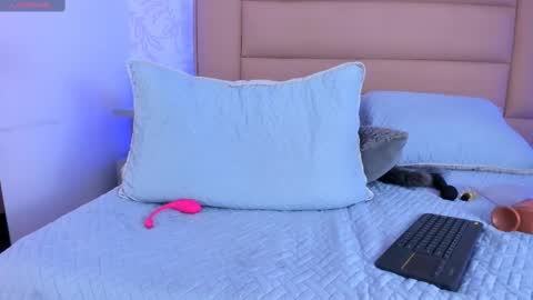 Snapshot of monserrat_towers chatting on 02/13/25, 04:39 Adriana online show from 02/13/25, 04:39