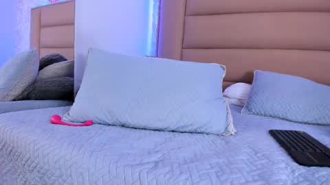 Snapshot of monserrat_towers chatting on 02/24/25, 03:53 Adriana online show from 02/24/25, 03:53