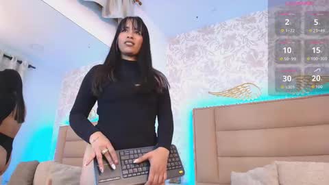 Snapshot of monserrat_towers chatting on 11/05/25, 01:11 Adriana online show from 11/05/25, 01:11