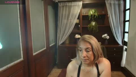 Snapshot of monserratgray chatting on 07/08/26, 01:26 MONSERRAT online show from 07/08/26, 01:26