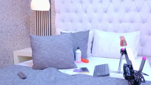 Snapshot of monserratpeter chatting on 12/13/25, 10:15 MonserratPeter online show from 12/13/25, 10:15