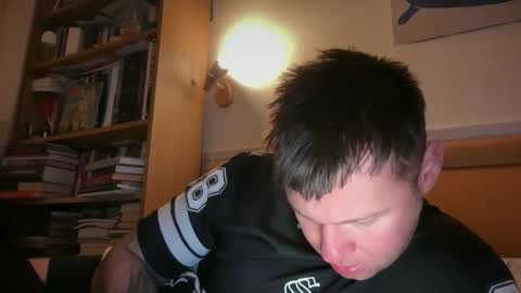 Snapshot of monster_d_ chatting on 10/04/25, 12:19 Monster D online show from 10/04/25, 12:19