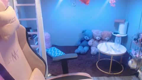 ELYSE A SIMPLE GIRL online show from 11/19/25, 01:49