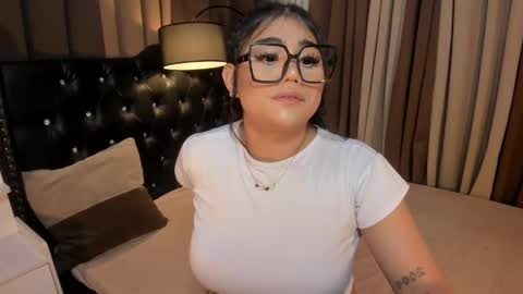 Snapshot of monstrouscockdivaontop chatting on 01/23/25, 01:41 Ruthie online show from 01/23/25, 01:41