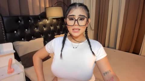 Snapshot of monstrouscockdivaontop chatting on 02/02/25, 02:27 Ruthie online show from 02/02/25, 02:27