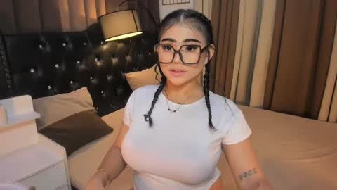 Snapshot of monstrouscockdivaontop chatting on 02/07/25, 01:25 Ruthie online show from 02/07/25, 01:25