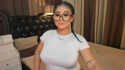 Snapshot of monstrouscockdivaontop chatting on 03/05/25, 03:29 Ruthie online show from 03/05/25, 03:29