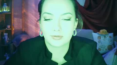 moodiemira online show from 11/15/25, 06:04