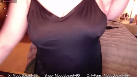 Snapshot of moodybeauty69 chatting on 02/25/25, 03:27 Mia Bailey - M-T-W-T 10am EST online show from 02/25/25, 03:27