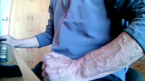 Snapshot of mookie2 chatting on 02/19/25, 10:45 mookie2 online show from 02/19/25, 10:45