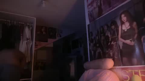 Snapshot of moon189049 chatting on 09/21/25, 12:45 moon online show from 09/21/25, 12:45