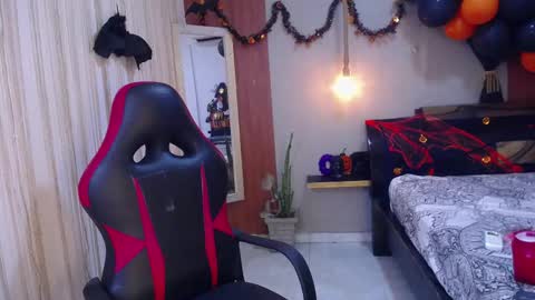 Snapshot of moon_and_fire_ chatting on 11/03/25, 05:20 moon_and_fire_ online show from 11/03/25, 05:20